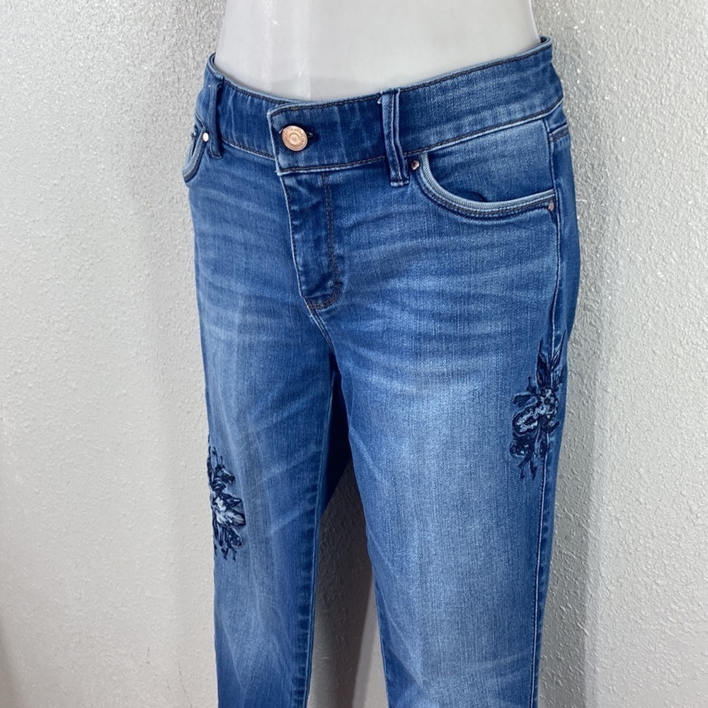 White House Black Market Floral-Embroidered Skinny Crop Jeans 2 - Picture 7 of 12